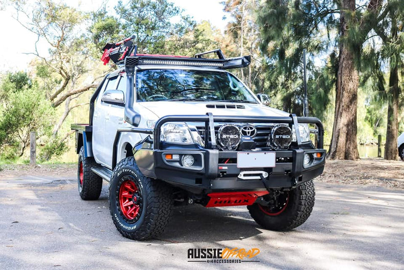 N70 Hilux Touring Pack Suits: 08/2011 - 08/2015 - Prem Bullbar, Winch, Lights, uhf