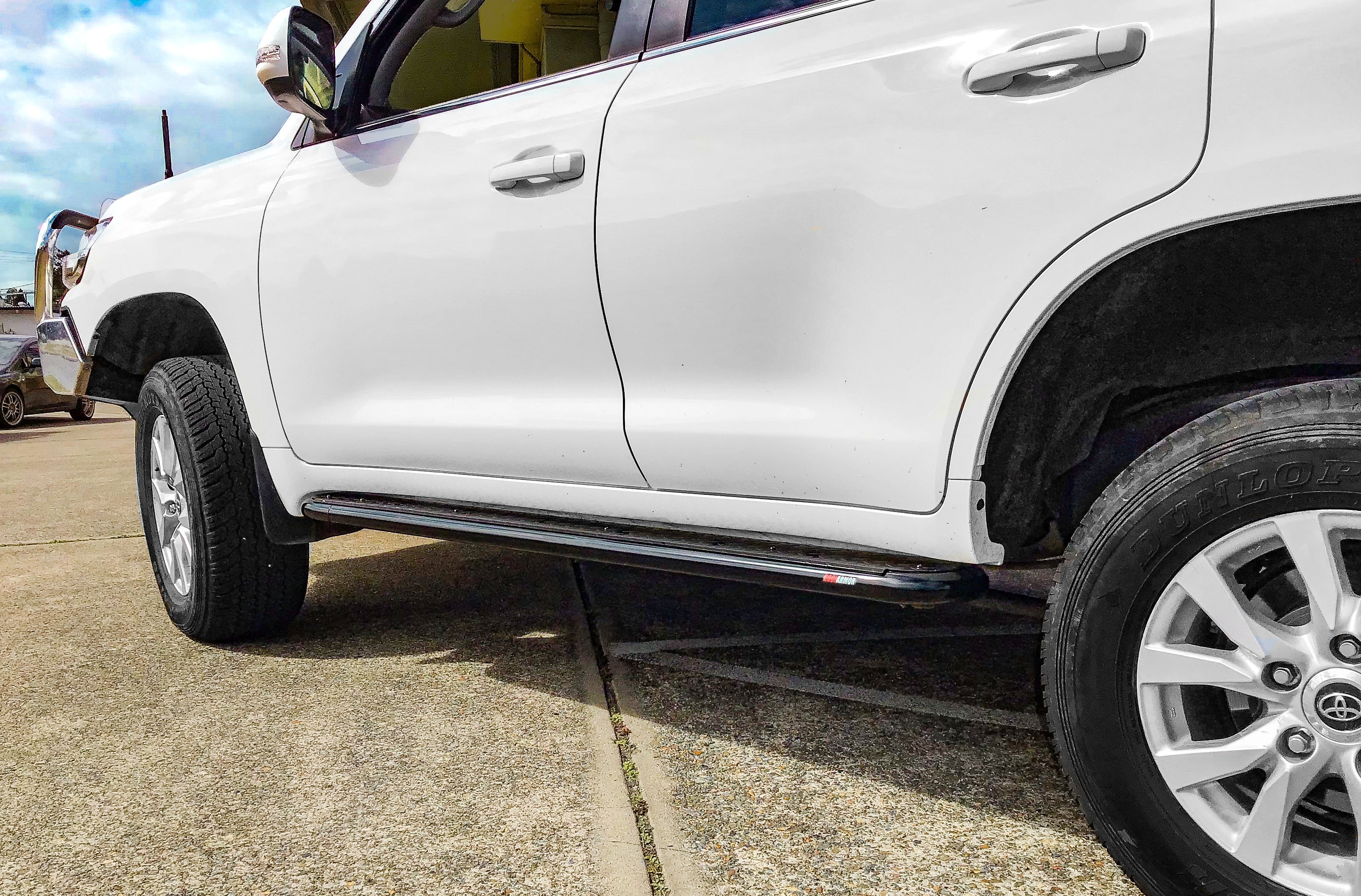 Rockslider side step to suit TOYOTA LANDCRUISER 200 08+ – Rockarmor